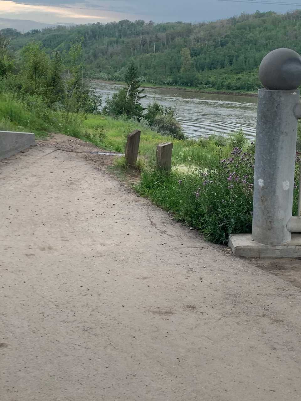 The end of the pathway at the AH bridge